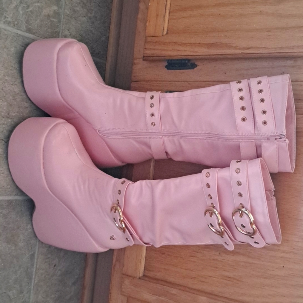 Ocho Toro pink platform boots